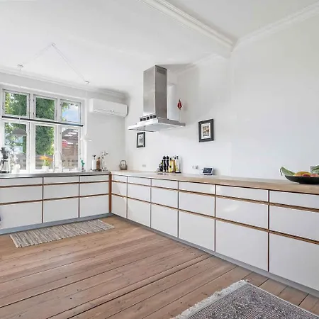 190 M Near The 2 In One * Odder