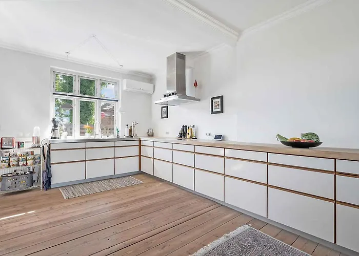 190 M Near The 2 In One * Odder